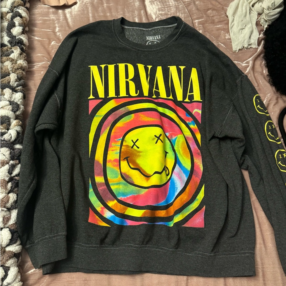 Oversized crew neck! Love the colors! Only worn once!